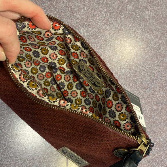 Beautiful NWT Pistil Zip Top Clutch - Picture 5 of 6